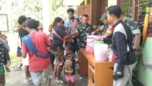 Kodim 1710/Mimika Bagikan Makanan Tambahan Balita untuk Tekan Stunting Jelang HUT TNI ke-80