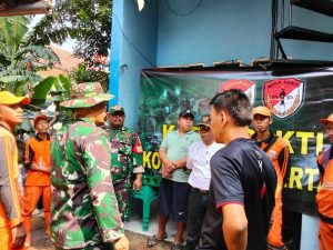 Kodim 0505/JT Berpartisipasi dalam Pembuatan Sumur Air Bersih untuk Warga