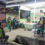 Patroli Malam, Koramil 04/Jatiasih Bersama Tiga Pilar Sambangi Warga Siskamling