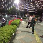 Koramil 01/Menteng Sampaikan Himbauan saat Patroli Malam bersama Tiga Pilar dan Komponen Pendukung
