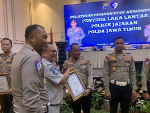 Satlantas Polres Tanjung Perak Raih Juara I Penurunan Kecelakaan Lalu Lintas Jatim