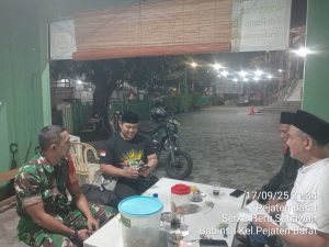 Melalaui Siskamling TNI dan Warga Bersinergi Menjaga Keamanan