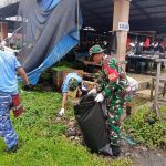 Peringatan HUT Ke-80 TNI Tahun 2025, Kodim 1710/Mimika Bersama TNI-Polri Gelar Karya Bakti Pembersihan Lingkungan Pasar