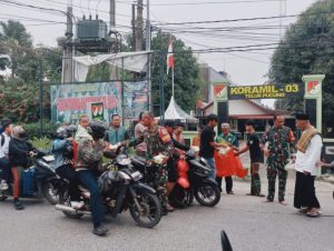 Jumat Berkah, Koramil 03/Teluk Pucung Bagikan 100 Nasi Kotak untuk Warga dan Pengguna Jalan