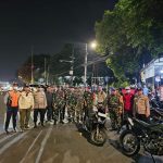 Babinsa Koramil 08/JB Bersama Tiga Pilar Gelar Patroli dan Aktifkan Pos Kamling