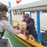 KN Tanjung Datu-301 Bagikan Sembako dan Edukasi Nelayan Banten
