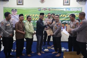 Cegah Curanmor, Kapolres Tanjung Perak Bagikan Kunci Ganda dan Dorong Warga Surabaya Aktif Jaga Lingkungan