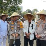 Peringati Hari Tani Nasional, Polisi dan Petani Potong Tumpeng di DPR