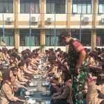 Babinsa Koramil 03/Teluk Pucung Dukung Program MBG, Ribuan Pelajar di Bojong Menteng Rasakan Manfaat