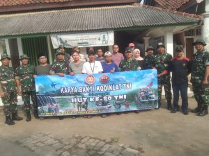Semarak HUT TNI ke-80: Kodiklat TNI Gelar Karya Bakti & Salurkan Bantuan untuk Fasilitas Umum