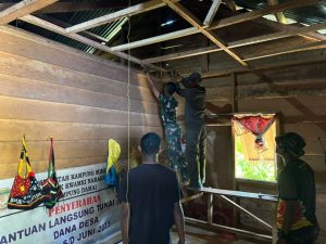 HUT Ke-80 TNI: Kodim 1710/Mimika Perbaiki Rumah Warga Kurang Mampu Jadi Layak Huni