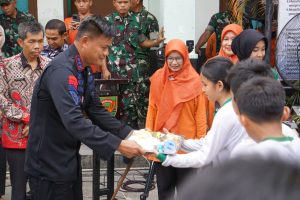 Dansat Brimob Polda Sumsel Hadiri Launching Satuan Pemenuhan Gizi Bersama Panglima TNI
