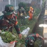 Sambut HUT TNI ke-80, Kodim 0505/JT dan Warga Geruduk Sungai Kalibata untuk Aksi Bersih-Bersih