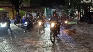 Babinsa Kaliabang Tengah Ajak Komduk dan Warga Tingkatkan Siskamling demi Wujudkan Lingkungan yang Kondusif