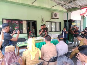 Forkopimcam Berikan Kejutan Spesial HUT ke-80 TNI, Koramil 01/Kranji Dipenuhi Suasana Kebersamaan