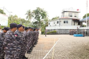 Rumkital Dr. Midiyato Suratani Gelar Apel Khusus Hari Kesehatan Angkatan Laut Tahun 2025