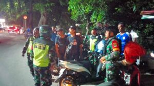 Babinsa Jatiasih Bersama Tiga Pilar dan Komduk Gelar Patroli Malam Wujudkan Lingkungan Aman dan Kondusif