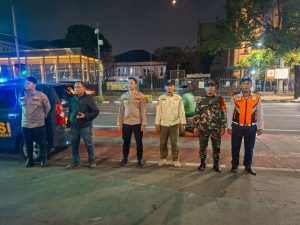 Babinsa Koramil 02/Sawah Besar Bersama Tiga Pilar Gelar Patroli Malam Antisipasi Gangguan Kamtibmas