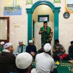 Babinsa Koramil 05/Bantargebang Ajak Warga Cikiwul Tingkatkan Ukhuwah Islamiyah Lewat Subuh Keliling
