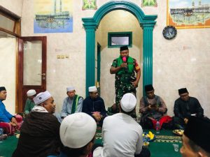 Babinsa Koramil 05/Bantargebang Ajak Warga Cikiwul Tingkatkan Ukhuwah Islamiyah Lewat Subuh Keliling