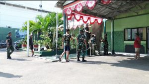 Danramil Kranji Pimpin Gotong Royong Bongkar Kantor Lama