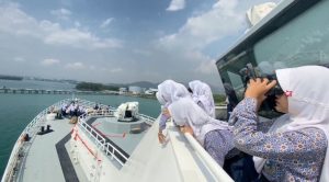 KN Tanjung Datu-301 Ajak Pelajar Kenali Dunia Kemaritiman