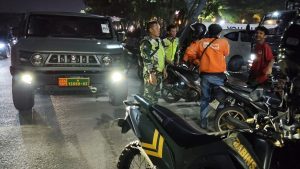 Babinsa Teluk Pucung, Tiga Pilar dan Komduk Gelar Patroli Siskamling Ciptakan Rasa Aman
