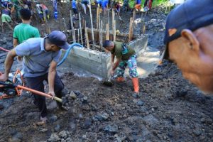 Satgas TMMD ke-126 Kodim 1505/Tidore Bangun Sumur Air Bersih untuk Warga