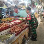 Babinsa Koramil 03/Teluk Pucung Cek Harga Sembako di Bekasi, Pastikan Pasokan Aman