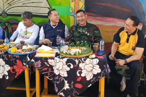 Tiga Pilar Matraman Bergerak ! Danramil 02 Pimpin Penanaman Pohon di Gunung Antang