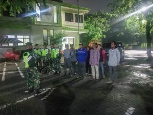 Babinsa Teluk Pucung Gelar Patroli Humanis Bareng Tiga Pilar