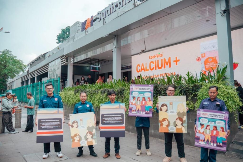 Peringati Sumpah Pemuda, Milenial KAI Commuter Gelar Sosialisasi Anti Pelecehan dan Aksi TJSL