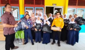 Pemkab OKU Tuntaskan Program Seragam Gratis, Ribuan Pelajar Resmi Terima Bantuan Pendidikan