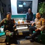 Babinsa Kebayoran Lama Perkuat Sistem Keamanan Lewat Komsos di Poskamling