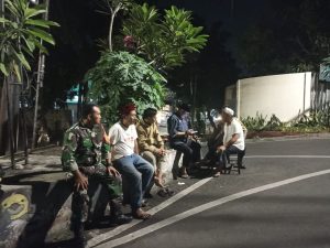 Jaga Kampung, Babinsa Roda Bersama Warga Perkuat Keamanan Lingkungan