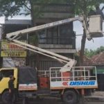 Dishub Kediri Rapikan Pohon di Jalan Pangsud Jelang Nite Carnival