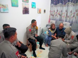 Brimob Polda Metro Jaya Sambangi Anggota Sakit Menahun Jelang HUT ke-80