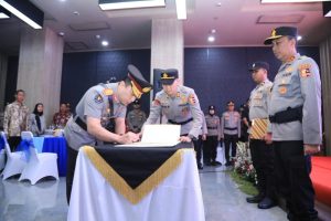 Kadivhumas Polri Irjen Sandi Nugroho Tekankan Integritas Saat Pimpin Sertijab dan Purna Tugas