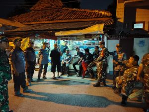 Babinsa Kranji dan Komduk Ajak Warga & Linmas Patroli Malam, Ciptakan Kamtibmas Kondusif
