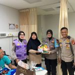 “Polwan Jaga Jakarta”: Polres Metro Jakarta Pusat Tunjukkan Empati, Kunjungi Korban Ledakan SMAN 72 di RS Yarsi