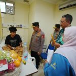 Kapolri Jenderal Listyo Sigit Jenguk Korban Ledakan SMAN 72 di RSI Cempaka Putih