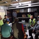Babinsa Teluk Pucung Perkuat Sinergi Komduk dan Komcad Lewat Patroli Siskamling