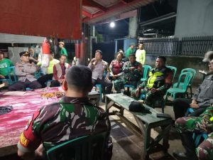 Babinsa Jatiasih Bersinergi dengan Komduk dan Warga Gelar Patroli Malam Jaga Keamanan Wilayah