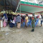 Agar Berjalan Dengan Lancar, Babinsa Koramil 1710-03/Kuala Kencana Dampingi Penyaluran Bantuan Kepada Masyarakat