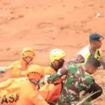 Satbrimob Polda Jateng Temukan Dua Korban Meninggal Dunia dalam Operasi SAR Longsor Majenang