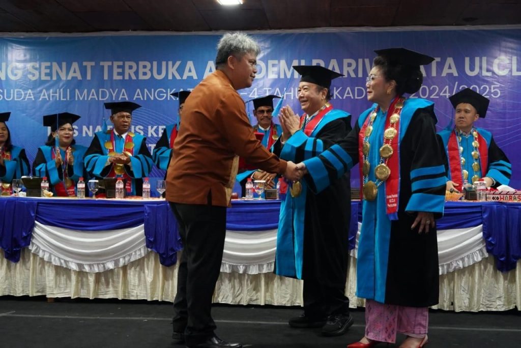 ‎Wabup Taput Sampaikan Orasi Ilmiah, Dorong Lulusan Menjadi Generasi 4B