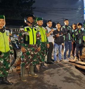 Ciptakan Kondusifitas Wilayah, Koramil 05/Bantargebang Bersama Komduk Intensifkan Patroli dan Siskamling Malam Hari