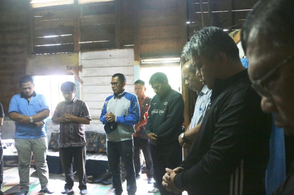 Pemkab Taput Berikan Penghiburan Kepada Keluarga Korban Kebakaran di Siatas Barita