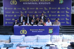SITAAN JUMBO Rp 4,2 M ! Pakaian Bekas Impor Korea-China Dibongkar PMJ, Kapolri & Prabowo Beri Perintah Keras
