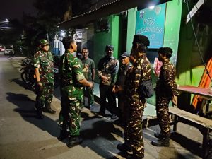 Jaga Keamanan Berkelanjutan, Sinergi Koramil-Polsek-Warga Gencarkan Patroli Siskamling di Pulogadung